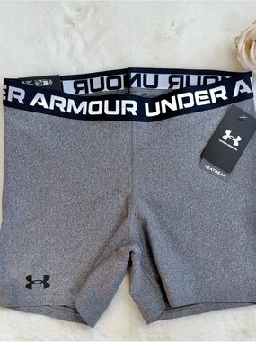 WOMENS Under Armour Black & Gray HeatGear AUTHENTICS MIDDY  COMPRESSION  Shorts